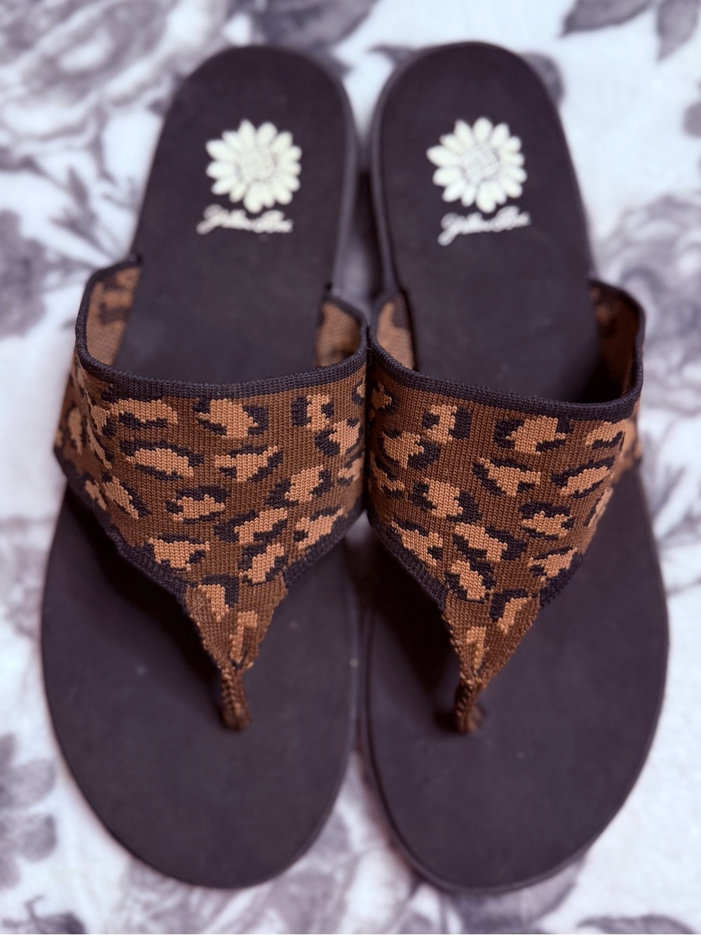 Yellow Box Leopard Knit Thong Sandals - Brown & Black
